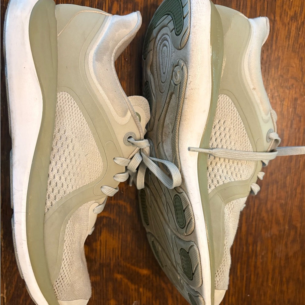 lululemon athletica Gray and green Sneakers Chargefeel